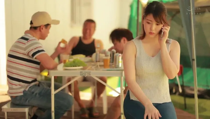 Anh xã khờ để vợ yêu tham gia sự kiện cắm trại với mấy gã nhà bên và cái kết