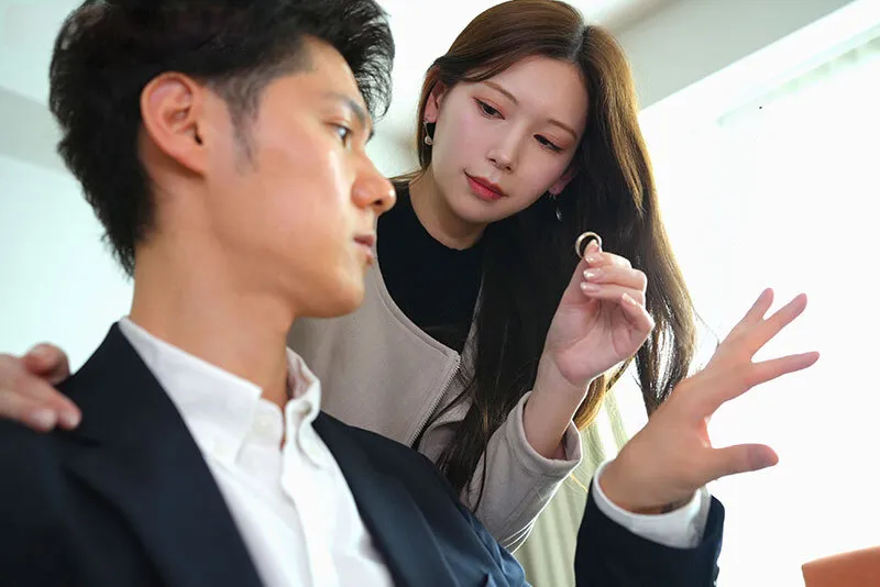Vợ yêu đi đi chơi, ông chồng ở nhà bị nhỏ em bà xã gạ phang không trượt phát nào