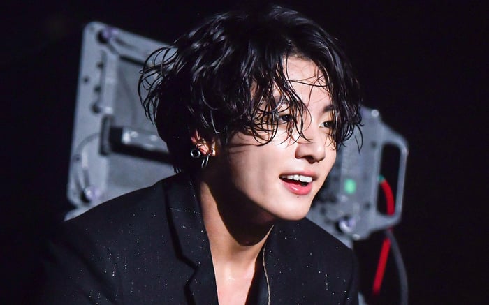 Khám phá vẻ đẹp cuốn hút trong nụ cười của Jungkook