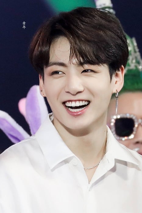 Khám phá vẻ đẹp cuốn hút trong nụ cười của Jungkook